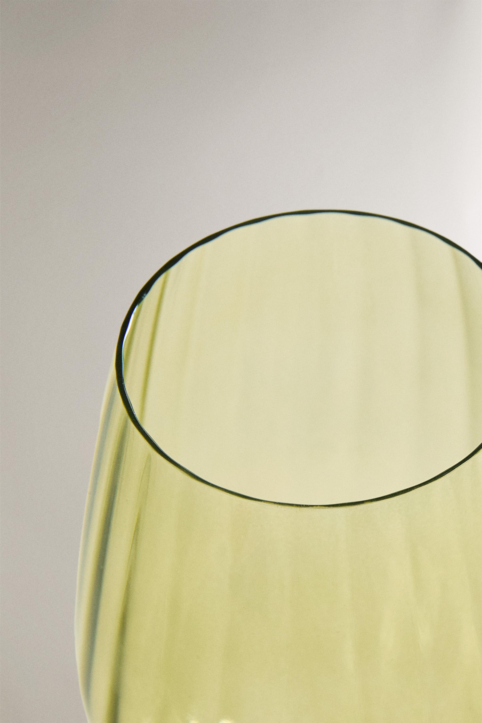 OPTICAL EFFECT CRYSTALLINE WINE GLASS